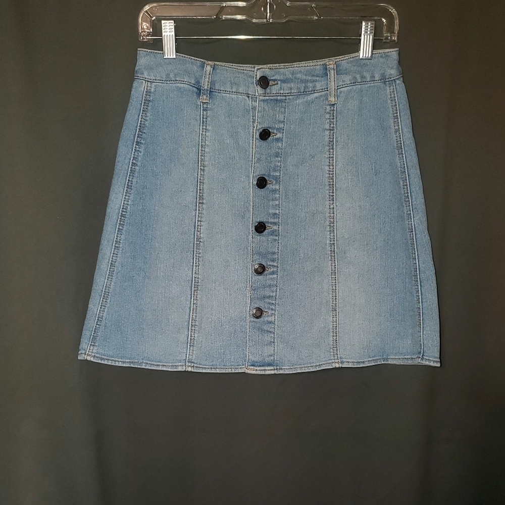 MOSSIMO BLUE JEAN SKIRT SIZE 6